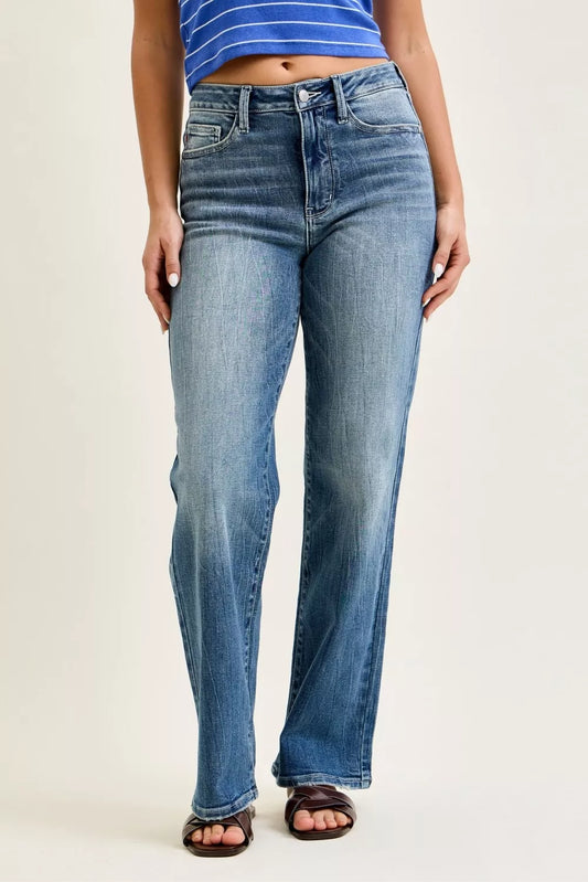 Judy Blue 90s straight leg jeans in mid rise vintage wash — Apparel By Junior